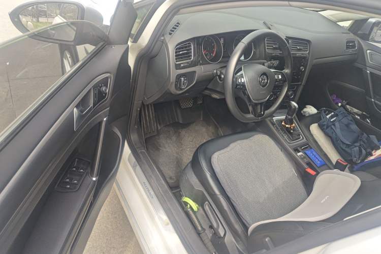 Used Volkswagen Golf 2019 1.8TSI Travel Edition Driver Seat