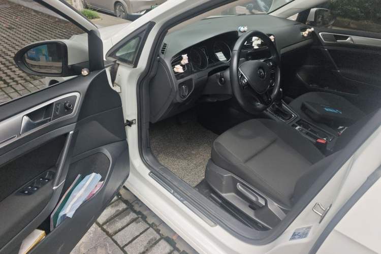 Used Volkswagen Golf 2019 200TSI DSG Comfort & Ambition Edition China VI Standard Driver Seat