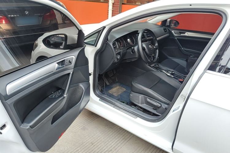 Used Volkswagen Golf 2019 200TSI DSG Comfort & Ambition Edition China VI Standard Driver Seat