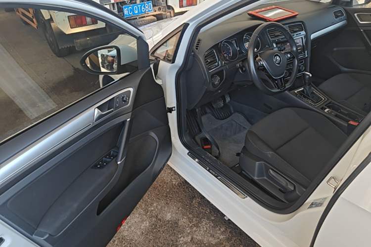 Used Volkswagen Golf 2019 200TSI DSG Comfort & Ambition Edition China VI Standard Driver Seat