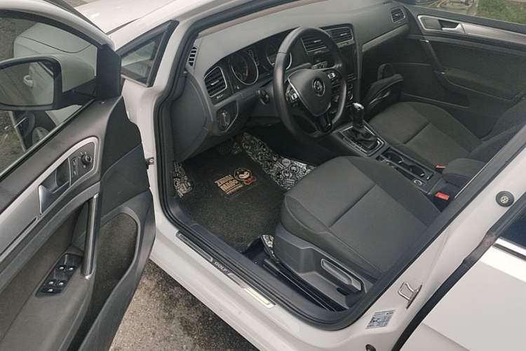 Used Volkswagen Golf 2019 200TSI DSG Comfort & Ambition Edition China VI Standard Driver Seat