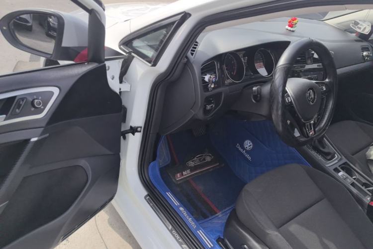Used Volkswagen Golf 2019 200TSI DSG Comfort & Ambition Edition China VI Standard Driver Seat
