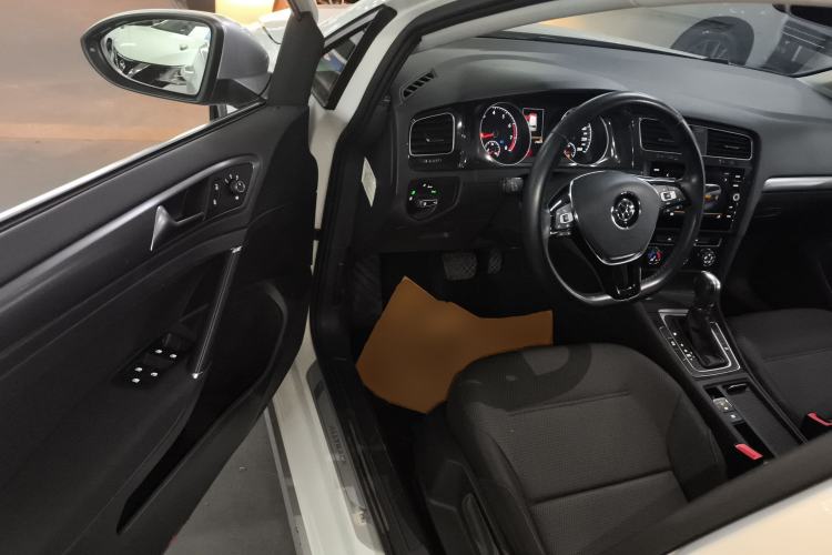 Used Volkswagen Golf 2019 1.8TSI Travel Edition Driver Seat
