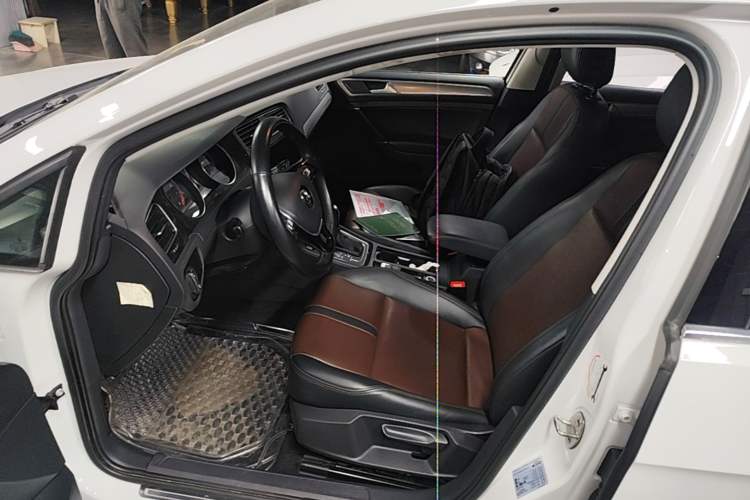 Used Volkswagen Golf 2019 200TSI DSG Comfort & Ambition Edition China VI Standard Driver Seat