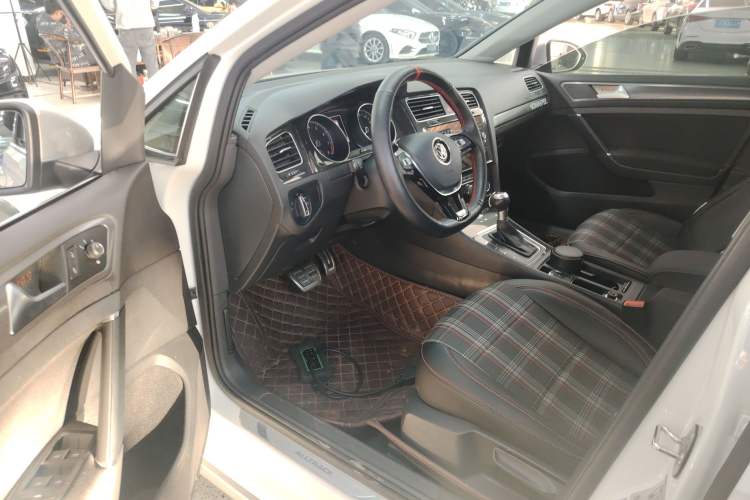 Used Volkswagen Golf 2019 1.8TSI Travel Edition Driver Seat