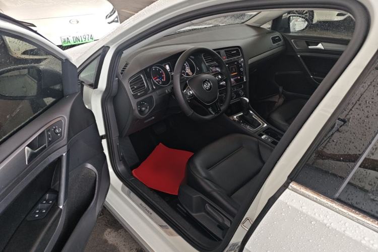 Used Volkswagen Golf 2019 1.8TSI Travel Edition Driver Seat