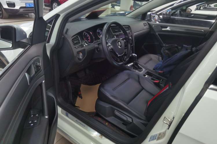 Used Volkswagen Golf 2019 1.8TSI Travel Edition Driver Seat