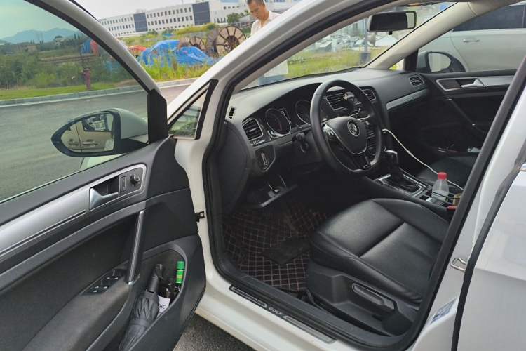 Used Volkswagen Golf 2019 200TSI DSG Comfort & Ambition Edition China VI Standard Driver Seat