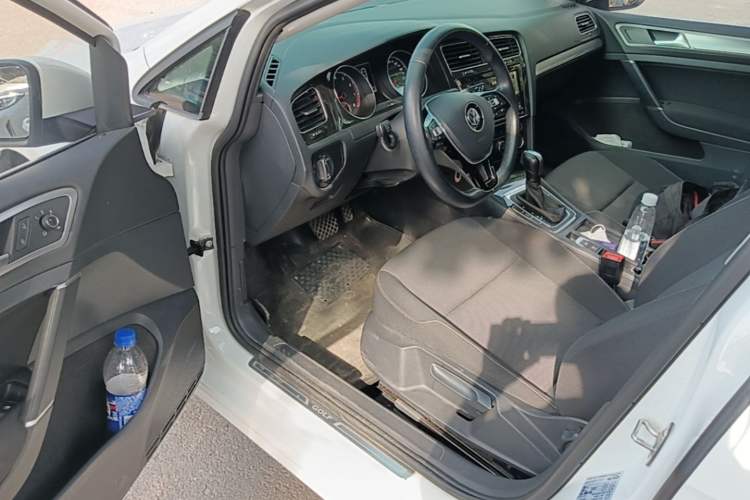 Used Volkswagen Golf 2019 200TSI DSG Comfort & Ambition Edition China VI Standard Driver Seat