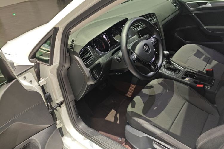 Used Volkswagen Golf 2019 1.8TSI Travel Edition Driver Seat