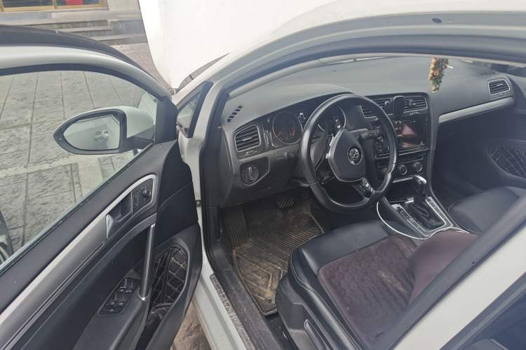 Used Volkswagen Golf 2019 200TSI DSG Comfort Version China VI Standard Driver Seat