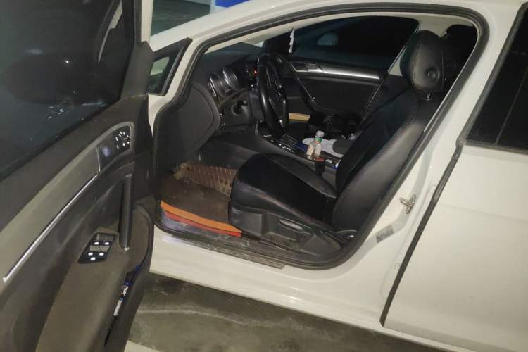 Used Volkswagen Golf 2019 200TSI DSG Comfort & Ambition Edition China VI Standard Driver Seat