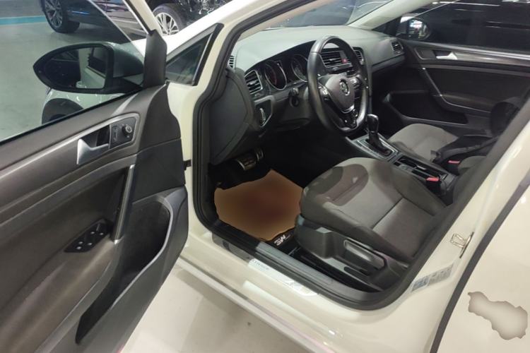 Used Volkswagen Golf 2019 1.8TSI Travel Edition Driver Seat