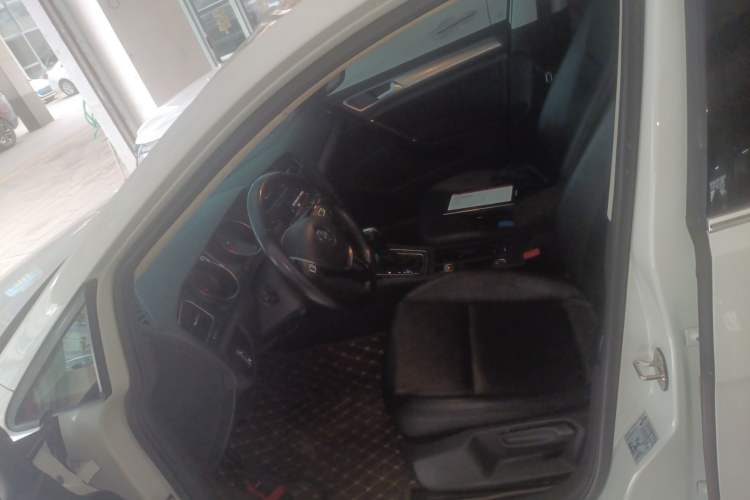 Used Volkswagen Golf 2019 200TSI DSG Comfort & Ambition Edition China VI Standard Driver Seat