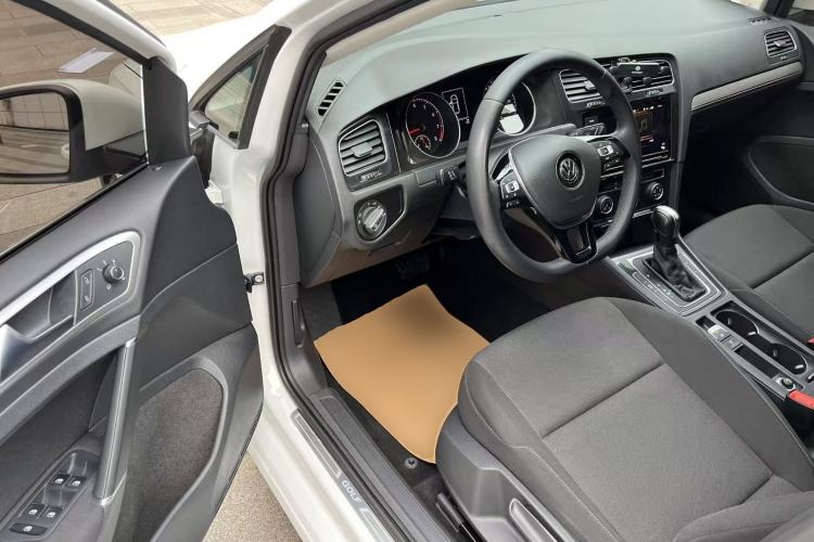 Used Volkswagen Golf 2019 200TSI DSG Comfort & Ambition Edition China VI Standard Driver Seat