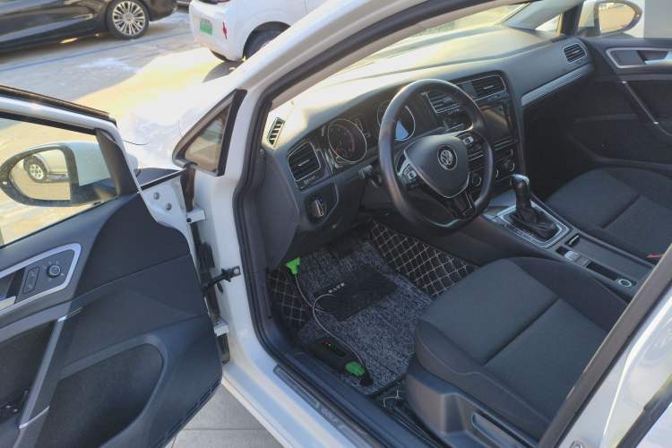 Used Volkswagen Golf 2019 200TSI DSG Comfort & Ambition Edition China VI Standard Driver Seat