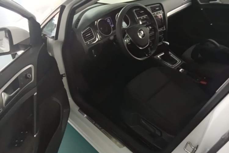 Used Volkswagen Golf 2019 200TSI DSG Comfort & Ambition Edition China VI Standard Driver Seat