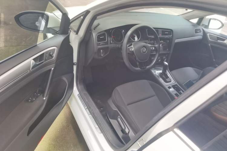 Used Volkswagen Golf 2019 200TSI DSG Comfort & Ambition Edition China VI Standard Driver Seat