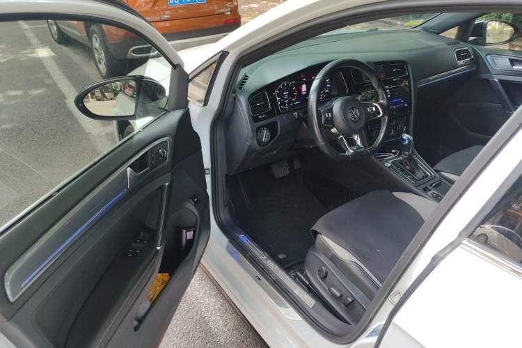 Used Volkswagen Golf 2019 280TSI DSG R-Line China VI Standard Driver Seat