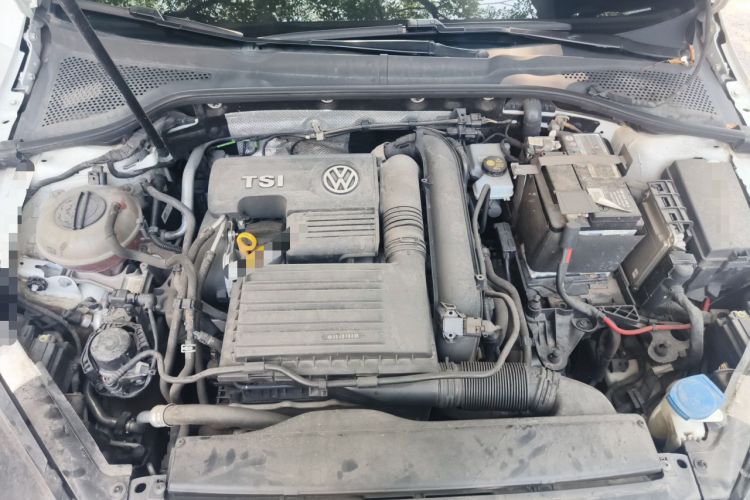 Used Volkswagen Golf 2019 280TSI DSG Luxury Version China VI Standard Engine Bay