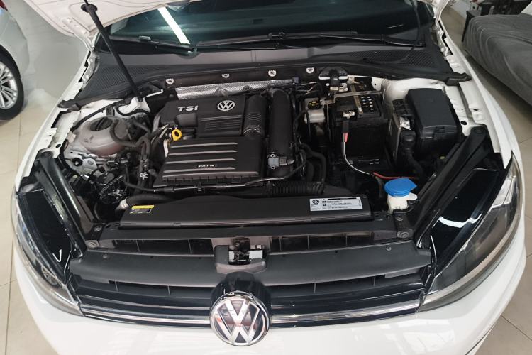 Used Volkswagen Golf 2019 280TSI DSG Luxury Version China VI Standard Engine Bay