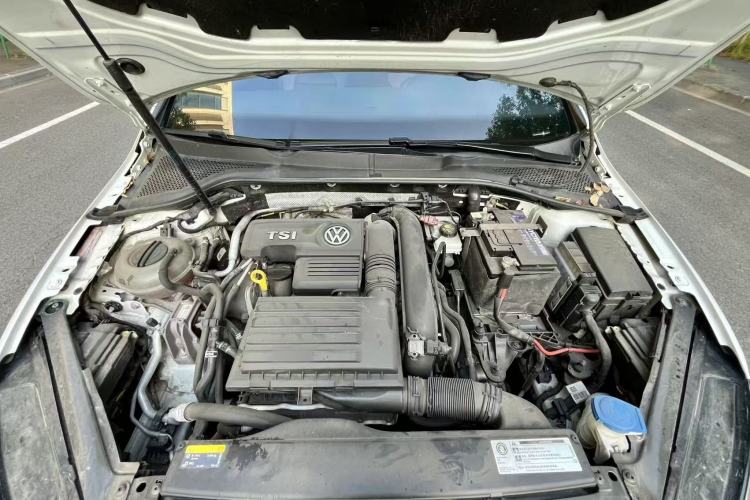 Used Volkswagen Golf 2019 280TSI DSG R-Line Model China V Standard Engine Bay