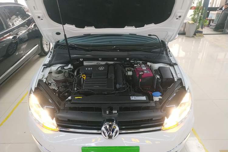 Used Volkswagen Golf 2019 280TSI DSG Comfort Version China VI Standard Engine Bay