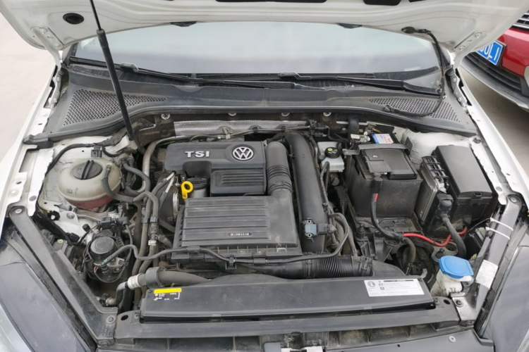 Used Volkswagen Golf 2019 200TSI DSG Comfort & Ambition Edition China VI Standard Engine Bay