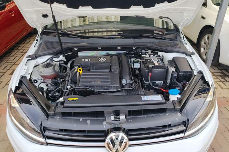 Used Volkswagen Golf 2019 280TSI DSG Comfort Version China VI Standard Engine Bay