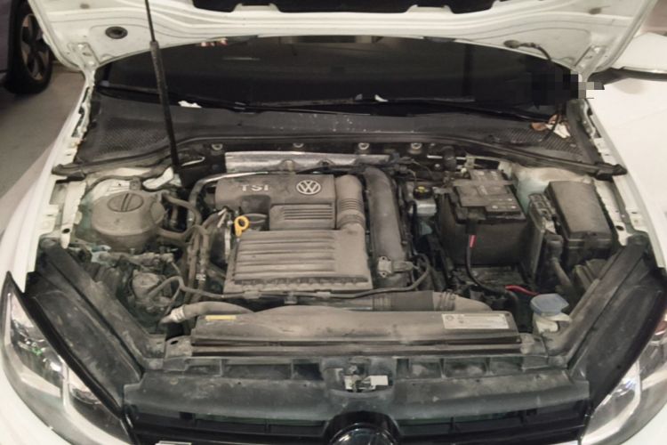 Used Volkswagen Golf 2019 280TSI DSG R-Line China VI Standard Engine Bay
