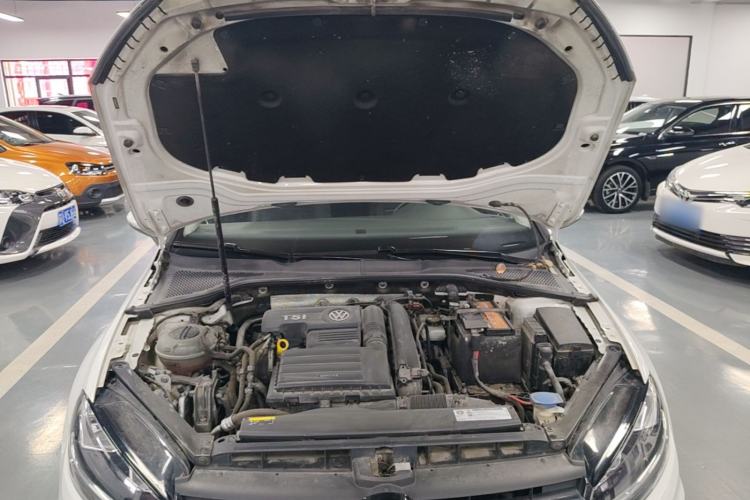 Used Volkswagen Golf 2019 280TSI DSG Comfort Version China V Standard Engine Bay