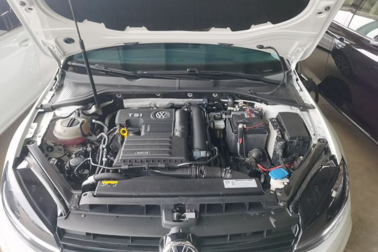 Used Volkswagen Golf 2019 280TSI DSG Luxury Version China VI Standard Engine Bay