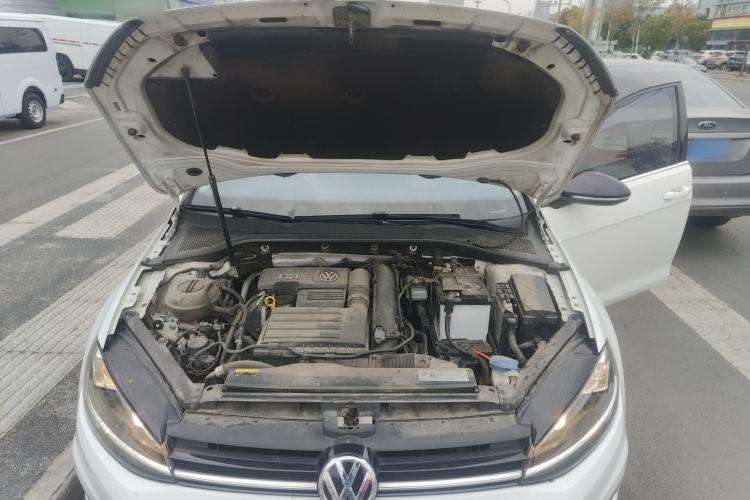 Used Volkswagen Golf 2019 280TSI DSG Comfort Version China VI Standard Engine Bay