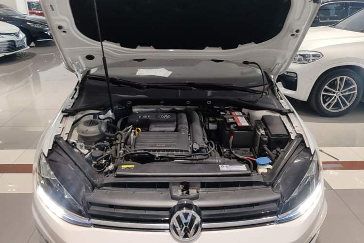 Used Volkswagen Golf 2019 200TSI DSG Comfort & Ambition Edition China VI Standard Engine Bay