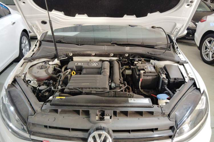 Used Volkswagen Golf 2019 200TSI DSG Comfort & Ambition Edition China VI Standard Engine Bay