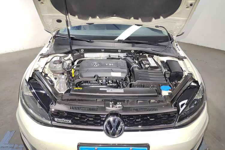 Used Volkswagen Golf 2019 1.8TSI Travel Edition Engine Bay