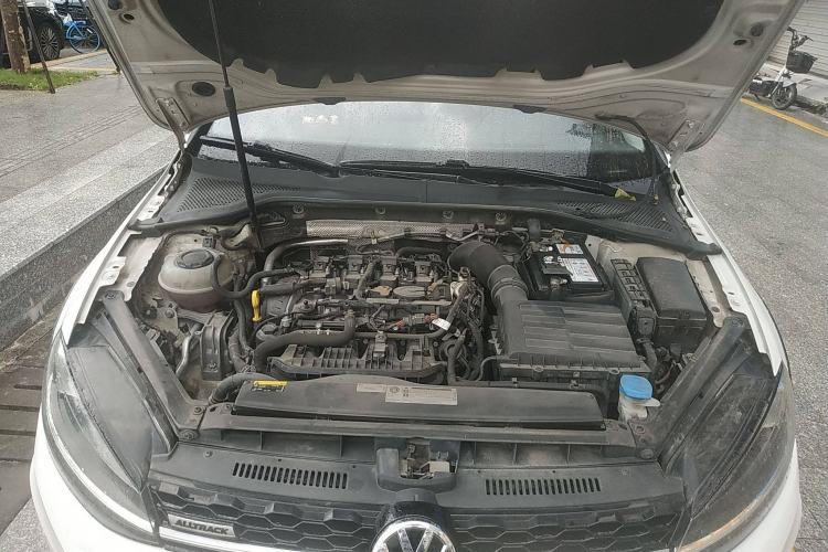 Used Volkswagen Golf 2019 1.8TSI Travel Edition Engine Bay