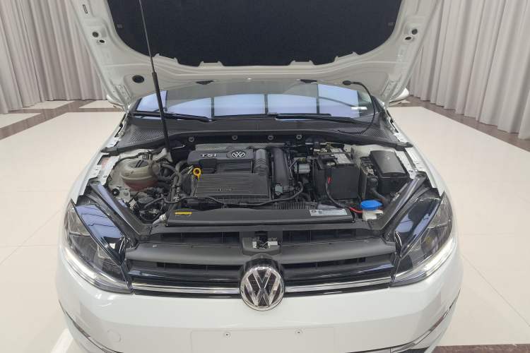 Used Volkswagen Golf 2019 280TSI DSG Luxury Version China VI Standard Engine Bay