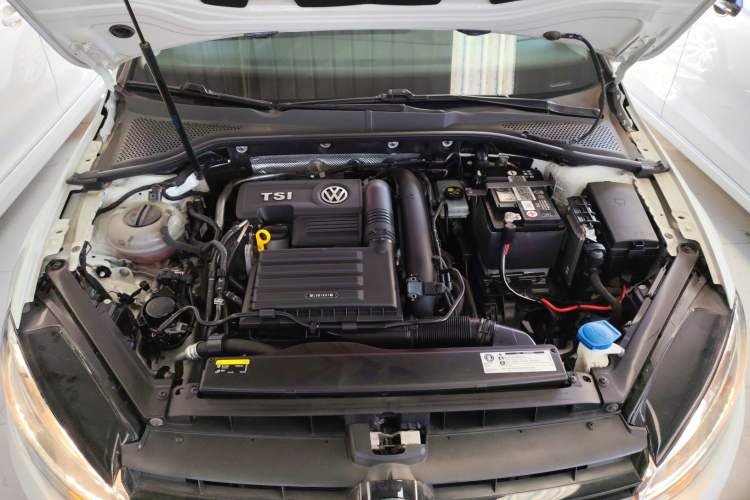 Used Volkswagen Golf 2019 200TSI DSG Comfort & Ambition Edition China VI Standard Engine Bay