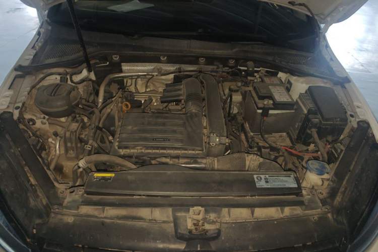 Used Volkswagen Golf 2019 280TSI DSG Luxury Version China VI Standard Engine Bay
