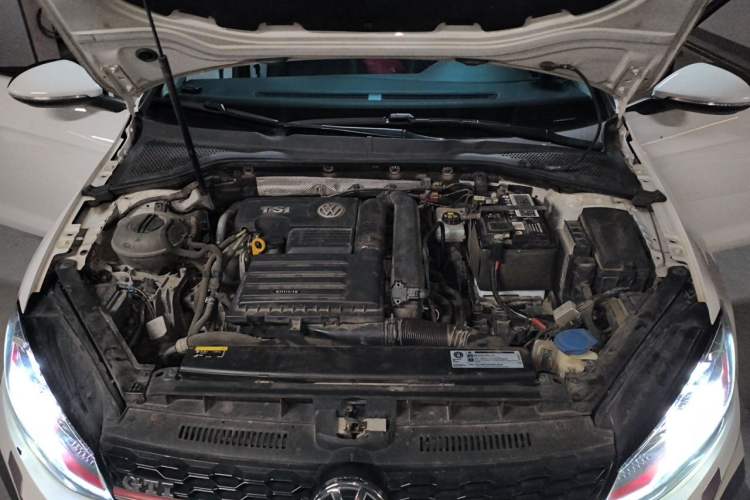 Used Volkswagen Golf 2019 280TSI DSG Luxury Version China V Standard Engine Bay