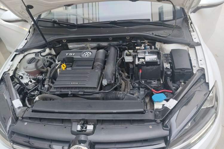 Used Volkswagen Golf 2019 280TSI DSG Luxury Version China VI Standard Engine Bay