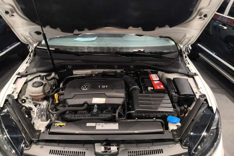 Used Volkswagen Golf 2019 1.8TSI Travel Edition Engine Bay