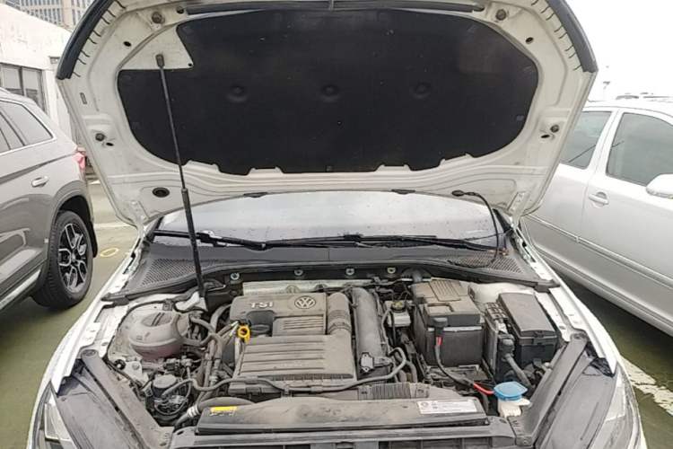 Used Volkswagen Golf 2019 280TSI DSG Luxury Version China VI Standard Engine Bay