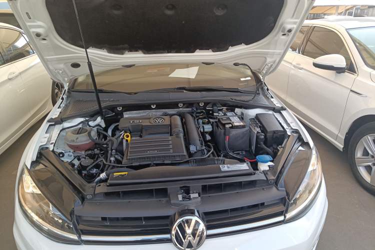 Used Volkswagen Golf 2019 280TSI DSG Luxury Version China VI Standard Engine Bay