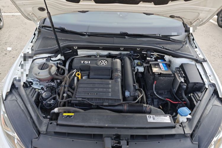 Used Volkswagen Golf 2019 280TSI DSG R-Line China VI Standard Engine Bay