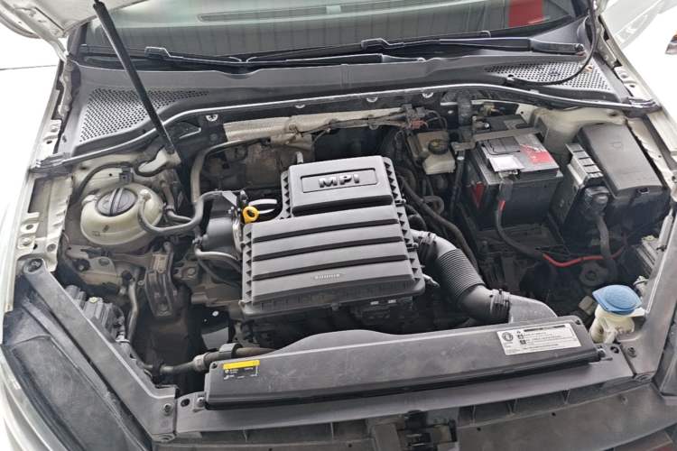 Used Volkswagen Golf 2019 1.6L Automatic Fashion Model China V Standard Engine Bay