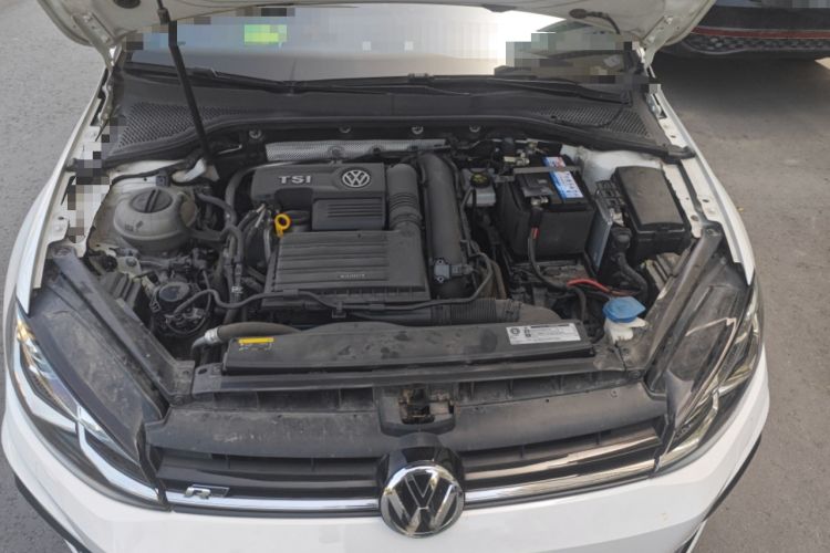 Used Volkswagen Golf 2019 280TSI DSG R-Line China VI Standard Engine Bay