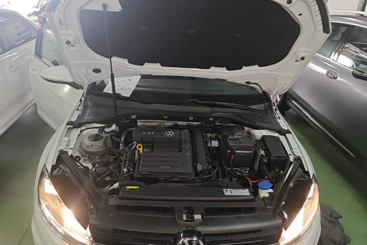 Used Volkswagen Golf 2019 280TSI DSG Luxury Version China VI Standard Engine Bay