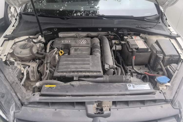 Used Volkswagen Golf 2019 280TSI DSG R-Line Model China V Standard Engine Bay
